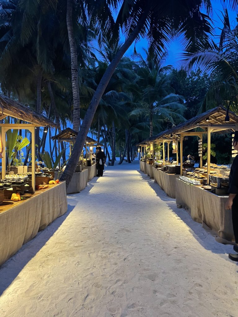 GILI LANKANFUSHI REVIEW